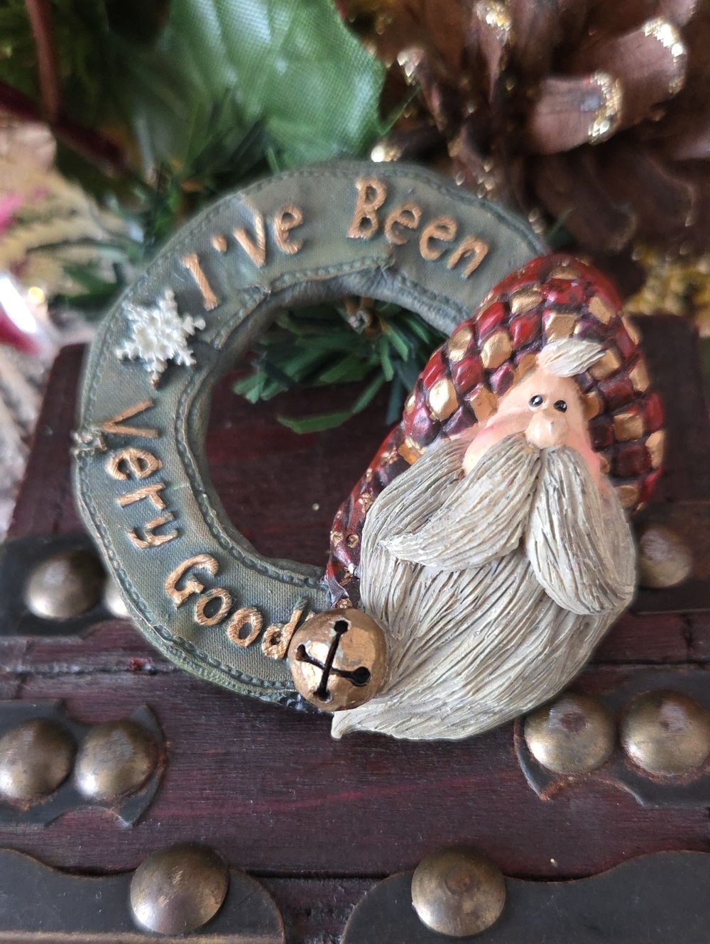 BOYD'S BEARS Vintage Holiday Santa Wreath Resin Brooch